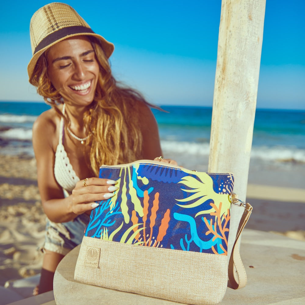 Aquaholic Clutch